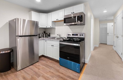 Hanover Apartamento | NEW! Entire Guest Suite | BWI AIRPT | Work & Play