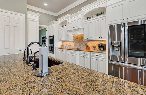 Lorena Casa | New Epic House-pool-theatre-hot Tub-game Room