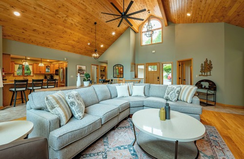 Mountainside Casa | New! Epic Lake Views, Games, Hot Tub Comfort & A/C