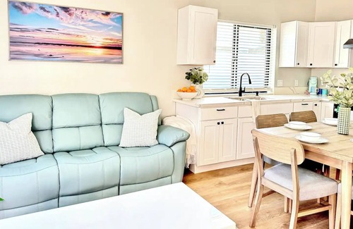 Costa Mesa Casa | NEW Executive Residence I Luxury Shopping I Beach