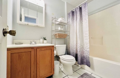 Carnegie Casa | NEW Extended Stay - 2 bed home in Carnegie, PA