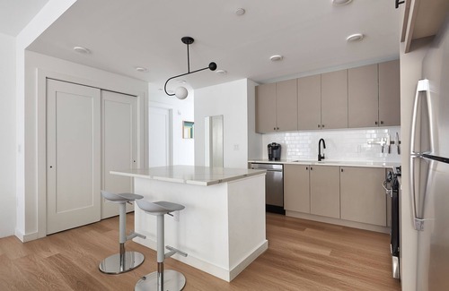 Hoboken Apartamento | NEW Fab 4 BR - Outdoor Deck - gym - Mins to NYC