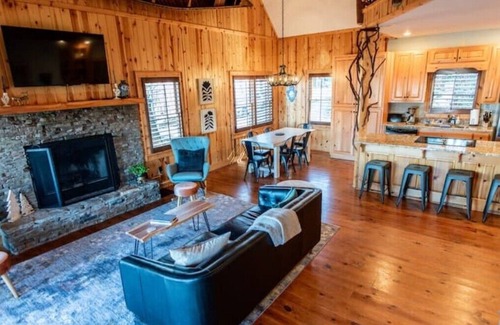 Screamer Mountain Cabina | New!Fablewood Cabin, fab views all year. Only 8min to downtown Clayton, Arcade
