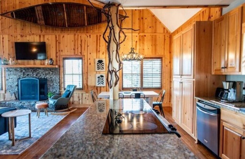 Screamer Mountain Cabina | New!Fablewood Cabin, fab views all year. Only 8min to downtown Clayton, Arcade