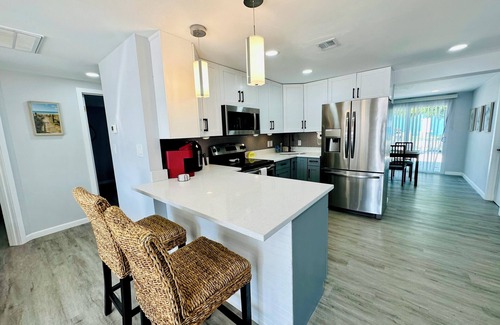 Hudson Beach Estates Casa | NEW! Facing Canal w/ Grill, Outdoor Hangout Area & Cornhole