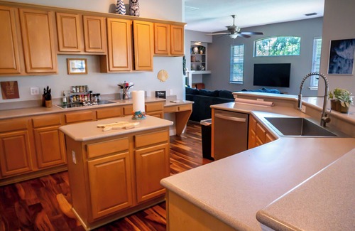 Merritt Island Casa | ⛵️New! Fair Winds, large Island home, heated pool, 4 bedrooms, 5 beds, 2.5 bath 🏝️