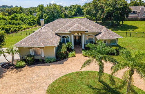 Merritt Island Casa | ⛵️New! Fair Winds, large Island home, heated pool, 4 bedrooms, 5 beds, 2.5 bath 🏝️