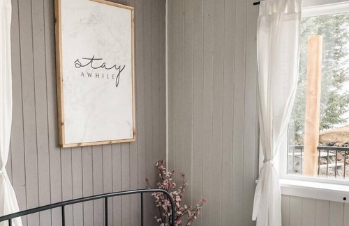 Lone Butte Casa | NEW!!! Fall/Winter Getaway on the shores of Horse Lake