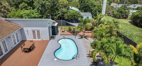 West Palm Beach Casa | NEW Family-Friendly 4BR West Palm Oasis Heated Pool Fire Pit Grill
