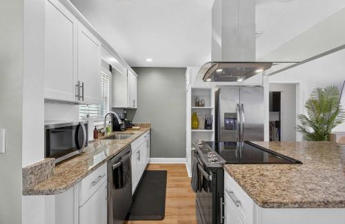 West Palm Beach Casa | NEW Family-Friendly 4BR West Palm Oasis Heated Pool Fire Pit Grill