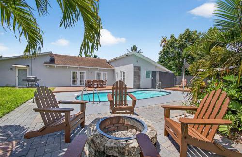 West Palm Beach Casa | NEW Family-Friendly 4BR West Palm Oasis Heated Pool Fire Pit Grill