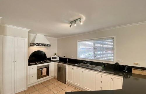 New Farm Casa | New Farm Home - Relaxing Private City Retreat - Sleeps 6