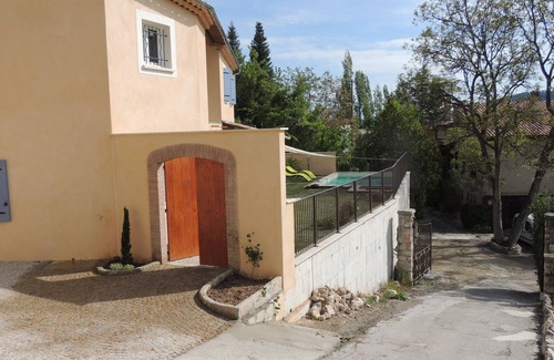Moustiers-Sainte-Marie Villa | Nueva casa cercada, con PISCINA CLIMATIZADA, estacionamiento privado, acceso para discapacitados