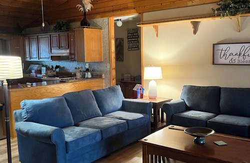 Gumlog Cabina | New finished lower level. Peaceful 5-bedroom lake front cabin easy walk to lake.