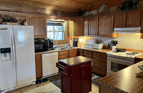 Gumlog Cabina | New finished lower level. Peaceful 5-bedroom lake front cabin easy walk to lake.
