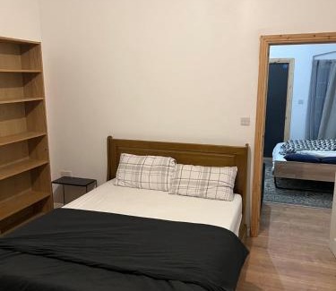 Walsall Casa | New flat, own bathroom, sitting room & large bedroom - Walsall