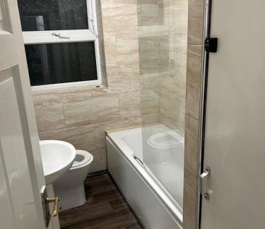 Walsall Casa | New flat, own bathroom, sitting room & large bedroom - Walsall