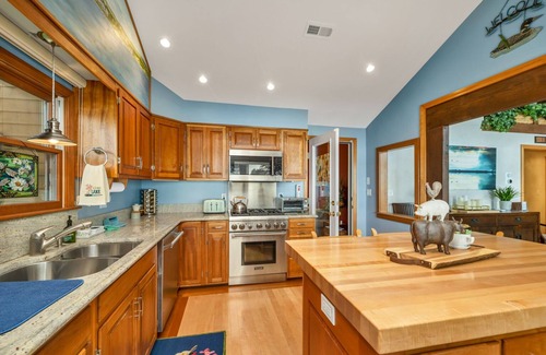 Center Tuftonboro Casa | New for 2023 Magical Mirror Lake Home Dock For 20ft Boat Sleeps 9