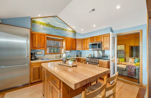 Center Tuftonboro Casa | New for 2023 Magical Mirror Lake Home Dock For 20ft Boat Sleeps 9