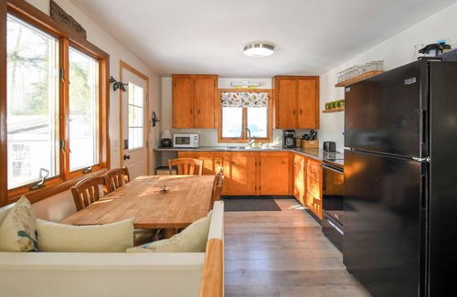 Harrison Cabaña | New for 2025! Peaceful & Private Waterfront Home on Long Lake