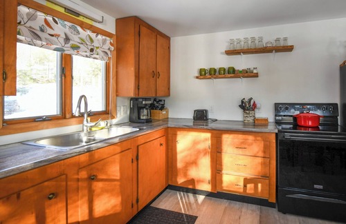 Harrison Cabaña | New for 2025! Peaceful & Private Waterfront Home on Long Lake