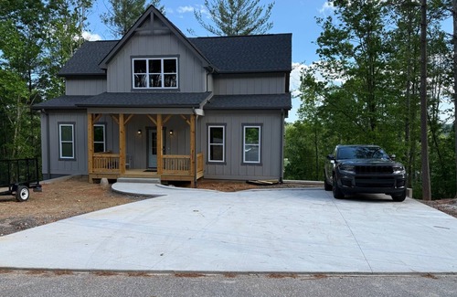 Nebo Casa | New four bedroom house with private dock on Lake James.