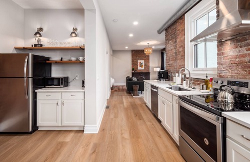 University District Apartamento | NEW! | Free Parking | Central Location
