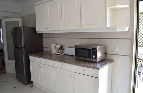Cascais Apartamento | Joven y lleno de luz, ofrece golf, 3 dormitorios, 3 baños, A / C, hasta 8 personas