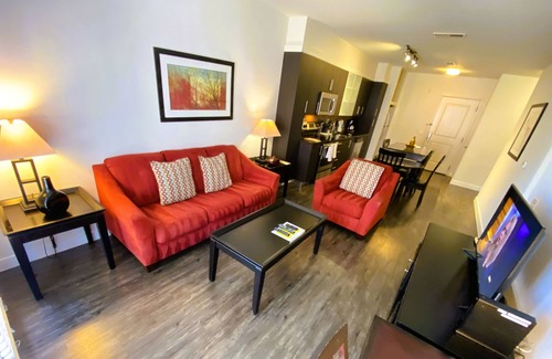 Radnor - Fort Myer Heights Apartamento | NEW Exclusive Furnished Apt. in Prime Location with parking included!
