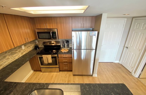 Radnor - Fort Myer Heights Apartamento | NEW Furnished 1BR in Arlington with FREE parking and Pool Access
