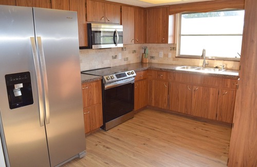 Englewood Casa | NEW!! Gated 2/2 Single-family Guest House! 13 mins to Englewood Beach!