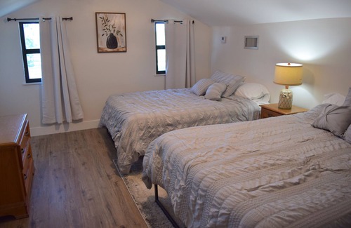 Englewood Casa | NEW!! Gated 2/2 Single-family Guest House! 13 mins to Englewood Beach!
