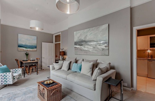 Upper Town Cabaña | New- Georgian Retreat - an apartment that sleeps 2 guests in 1 bedroom