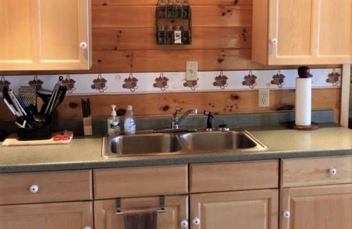 Vassalboro Cabaña | New- Golf, Fishing, Kayaks & Waterfront - Private Cottage