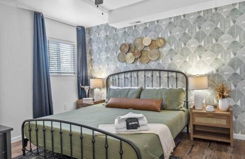South Oakland Casa | NEW Gorgeous 4bd near universities Hot tub Games