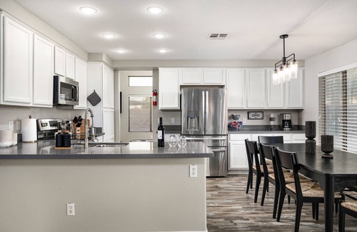 Peoria Casa | NEW Gorgeous 5bd3ba Home with Heated Pool!