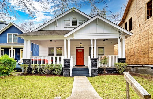 West End Casa | *NEW* Gorgeous Beltline Bungalow Centrally Located