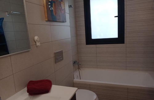 Haifa Casa | NEW! Great Location! Vibrant Downtown, Talpiot Market, Flea Market, Carmel Beach, close to everywhere