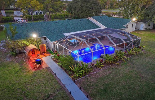 Hunt Club Casa | NEW Green House - Luxury 4BR 9 Beds Retreat | Pool | Spa | Sauna | Cold Plunge | RV