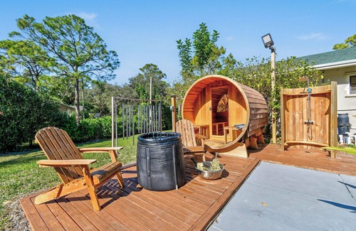 Hunt Club Casa | NEW Green House - Luxury 4BR 9 Beds Retreat | Pool | Spa | Sauna | Cold Plunge | RV
