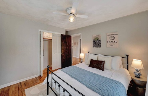 Lincoln Casa | New Groovy Home Game Room Sleeps 8