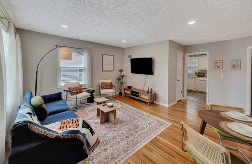 Lincoln Casa | New Groovy Home Game Room Sleeps 8