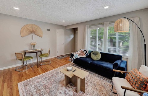 Lincoln Casa | New Groovy Home Game Room Sleeps 8
