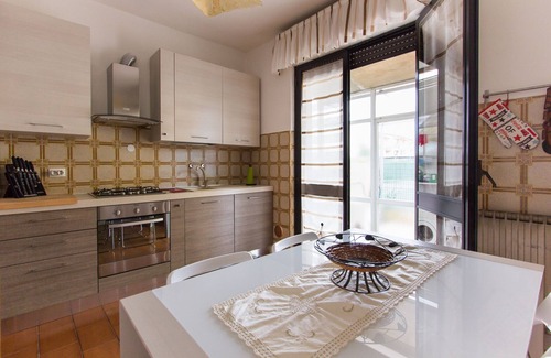 Torre del Lago Puccini Apartamento | Nuevo apartamento en planta baja con amplio jardín y plaza de aparcamiento privado.