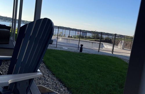 Arnolds Park Condominio | New Ground Level-Poolside 4 bedroom-3 bath Condo at Bridges Bay Resort