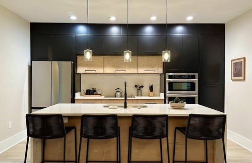 New Pathways Villa | NEW! Group Adventure Hub w/ Private Roof Deck!