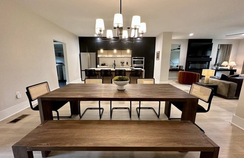 New Pathways Villa | NEW! Group Adventure Hub w/ Private Roof Deck!