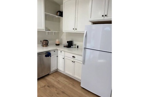 Woodland Hills Casa | New Guesthouse! w/ Full Kitchen!
