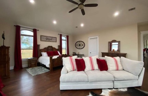 Hempstead Otro | NEW Hacienda Ranch W/ Resort Style Pool