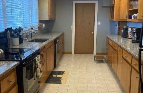 New Hampton Cabina | New Hampton Riverview cabin~Jacuzzi!Firepit!Dogs Welcome! Ski! Hike! Explore!